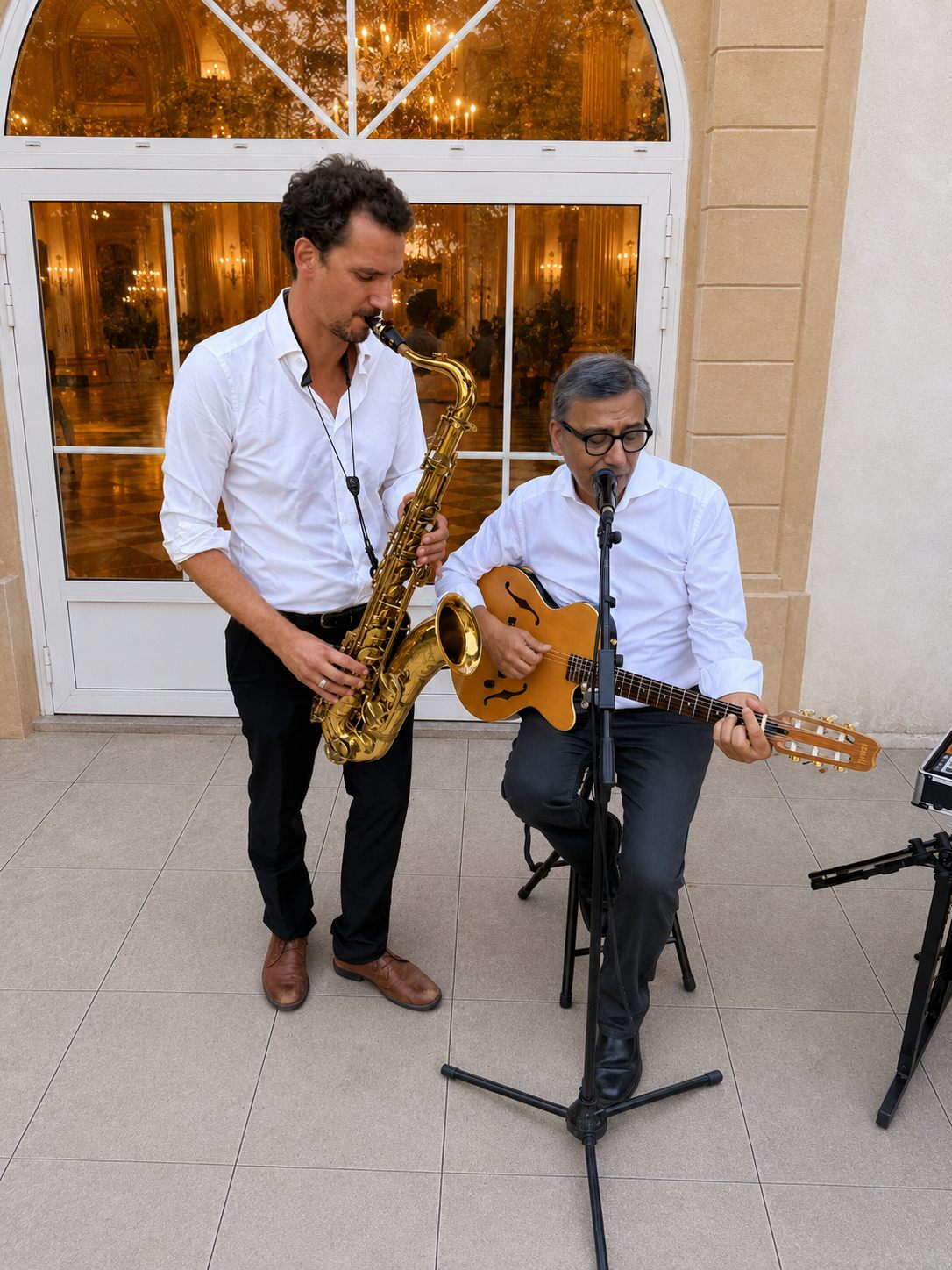 TOVA NOVA en trio acoustique pour un événement à Lyon